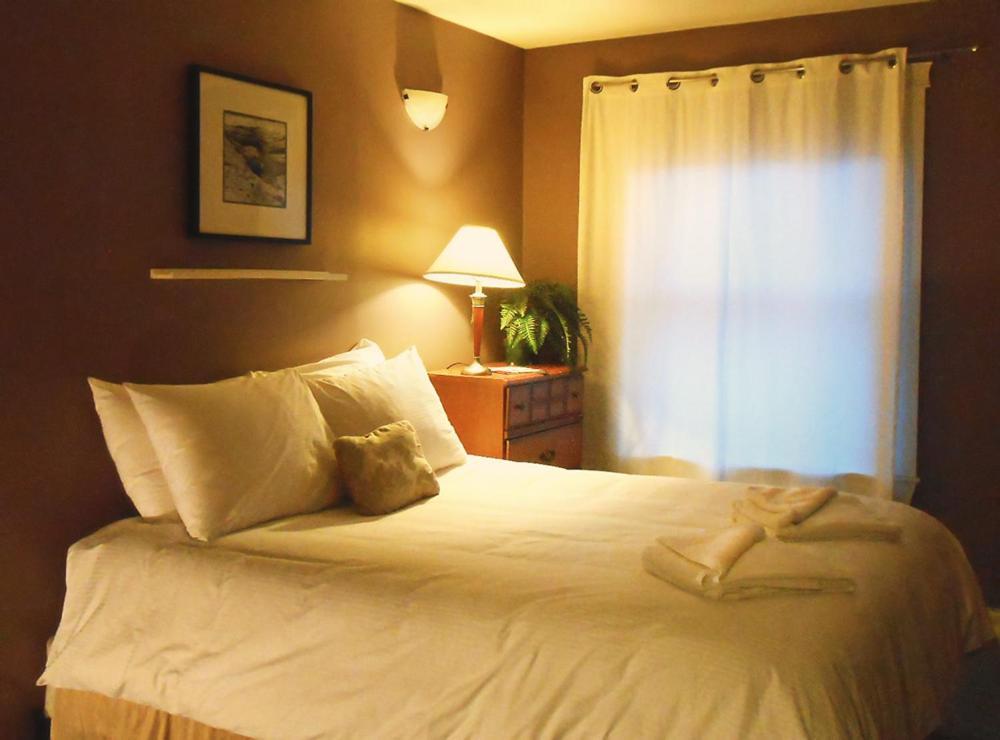 Queen Room,1225524977:JPEG